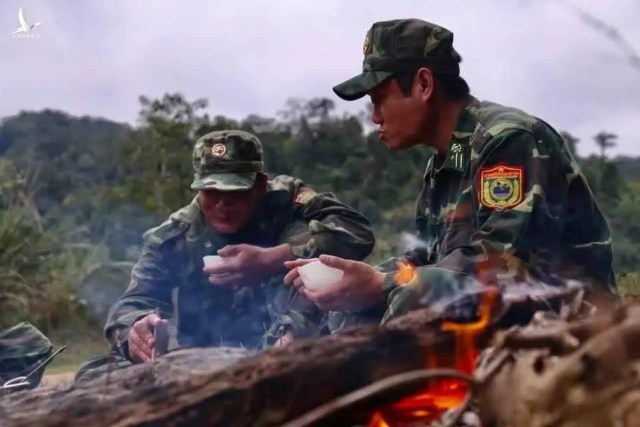 Bên cạnh sự hy sinh của những ‘cánh quân’ thầm lặng là sự phá hoại của kẻ núp sau bàn phím