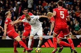 Bị Sevilla cầm hòa 2 - 2, Real Madrid mất quyền tự quyết trong cuộc đua vô địch