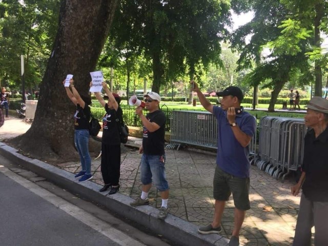 “Biểu tình du kích” - Chiêu trò mới của zân chủ