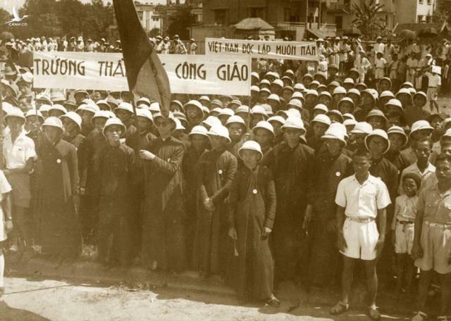 Bộ ảnh quý về ngày Độc lập 2.9.1945 ‘lưu lạc’ hơn nửa thế kỷ