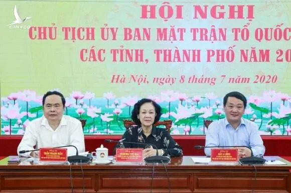 Bộ Chính trị yêu cầu dừng thí điểm trưởng ban dân vận kiêm chủ tịch mặt trận