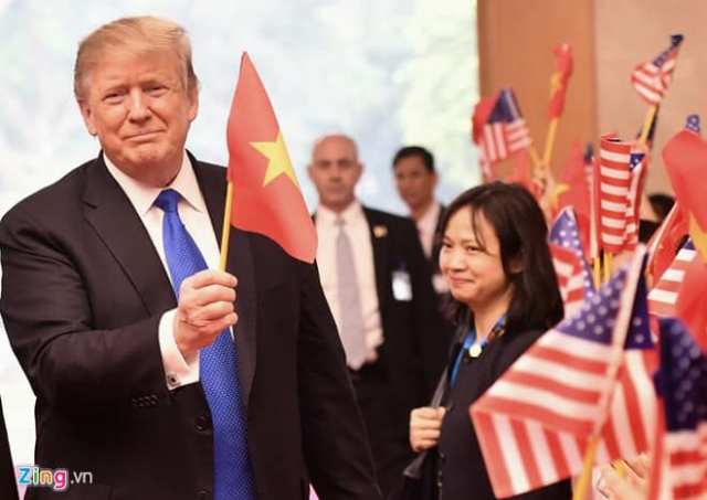 Bớ người ta, Trump theo Cộng Sản