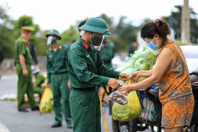 Bộ Quốc phòng thông tin về việc lực lượng quân đội chuẩn bị rút quân ở TP.HCM