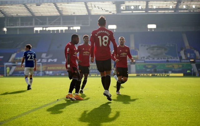 Bruno tỏa sáng giúp MU hạ Everton, Solskjaer lại ‘thoát hiểm’