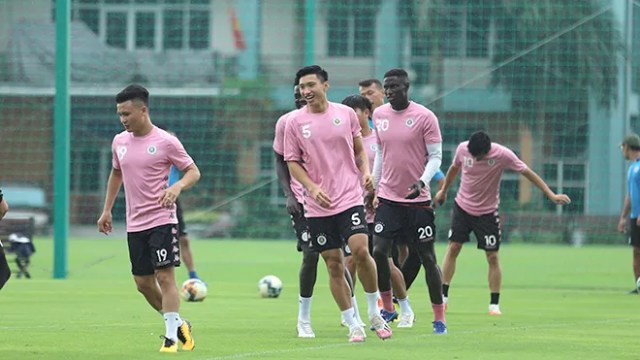 Các câu lạc bộ hội quân và chờ đợi V-League trở lại