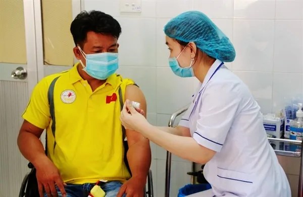 Các vận động viên tham dự Paralympic Tokyo bắt đầu được tiêm vaccine phòng COVID-19