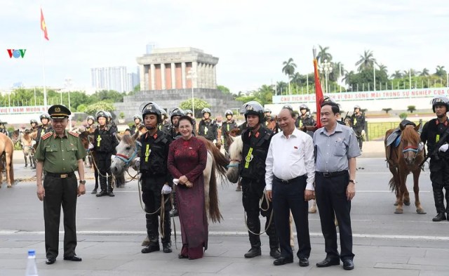 Cảnh sát cơ động Kỵ binh diễu hành ra mắt trước Đại biểu Quốc hội