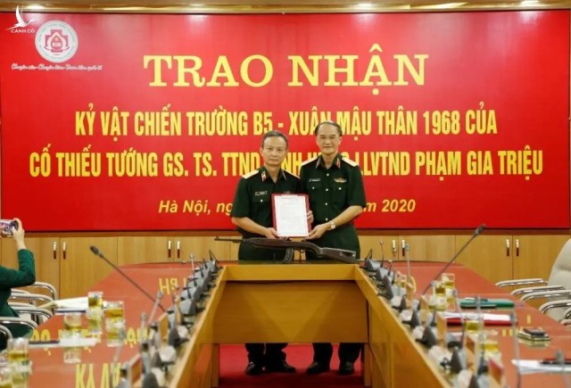 Cha và con đều là Tướng Quân y