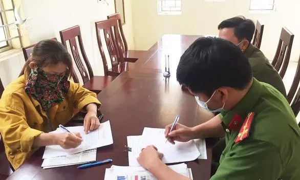 Chị bán cá rao: ‘Chợ đóng hết rồi, ai ăn mình ship’, thế là công an ‘ship’ Chị bán cá rao: ‘Chợ đóng hết rồi, ai ăn mình ship’, thế là công an ‘ship’