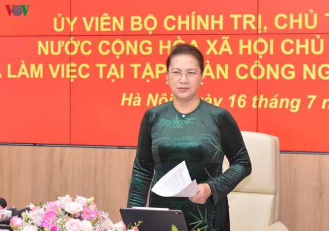 Chủ tịch Quốc hội làm việc với Tập đoàn Viettel