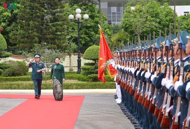 Chủ tịch Quốc hội thăm, làm việc tại Quân chủng Phòng không-Không quân