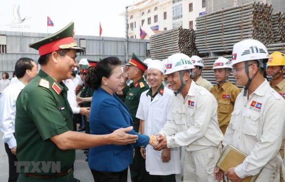 Chủ tịch Quốc hội Việt Nam hội kiến Tổng bí thư, Chủ tịch nước Lào