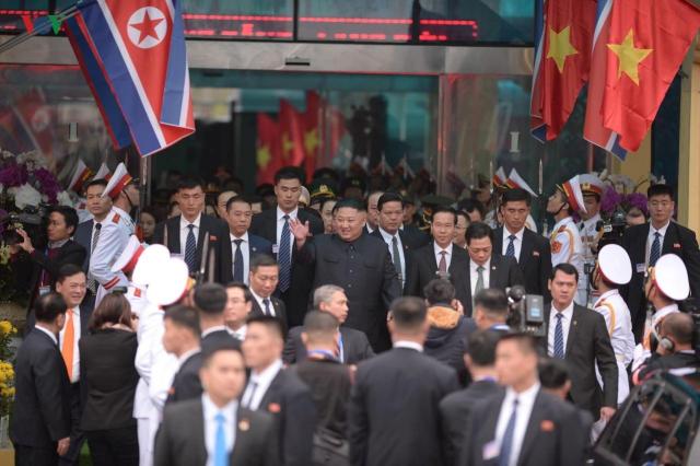 Chủ tịch Triều Tiên Kim Jong-un đến Hà Nội