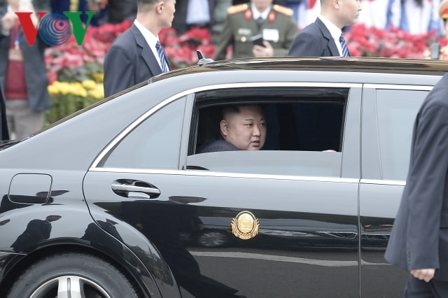 Chủ tịch Triều Tiên Kim Jong-un đến Hà Nội