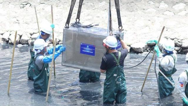 Chuyên gia Nhật tắm nước sông Tô Lịch, cái tát vào mặt nhóm lợi ích làm Hà Nội xuýt mất 20000 tỷ