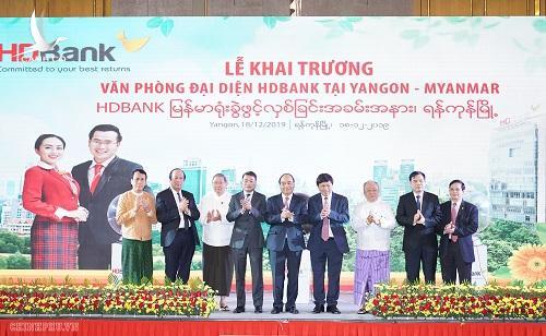 Chuyến thăm nồng ấm tại ‘đất nước Chùa Vàng’