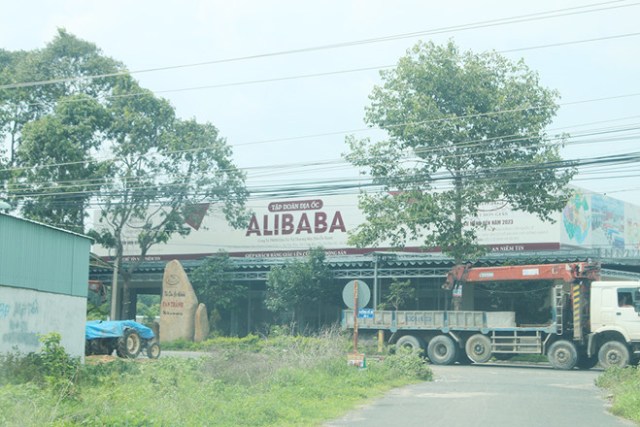 Công an lấy lời khai hàng trăm khách hàng mua đất nền của Alibaba