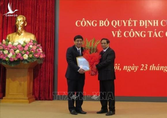 Công bố quyết định của Bộ Chính trị về việc điều động ông Nguyễn Đắc Vinh