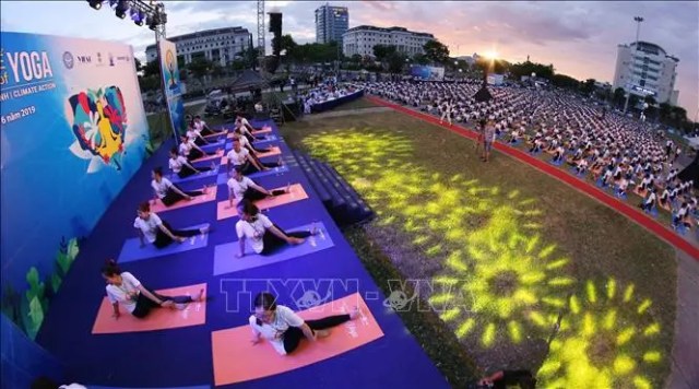 Cùng tập Yoga, cùng ở nhà Cùng tập Yoga, cùng ở nhà