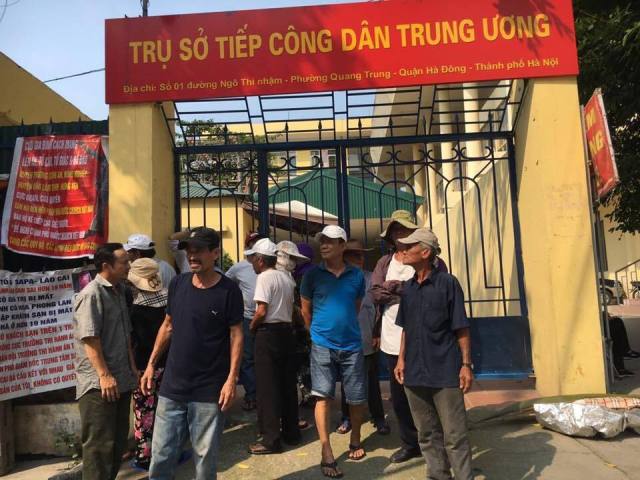 "Dân Oan Cồn Dầu" Đến Trụ Sở Tiếp Công Dân Trung Ương Để "Cầu Cứu"