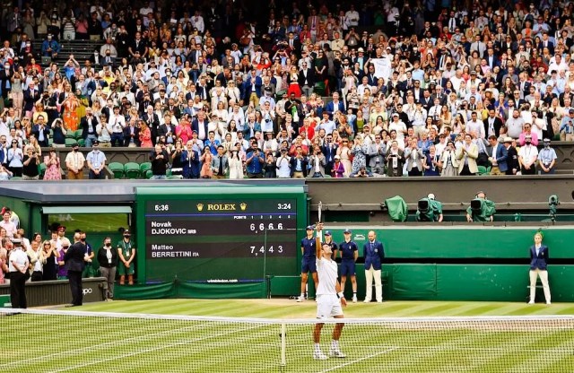 Djokovic: 'Vua' mới của Wimbledon