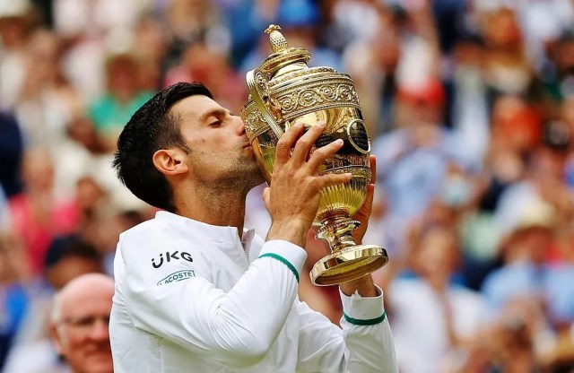 Djokovic: 'Vua' mới của Wimbledon