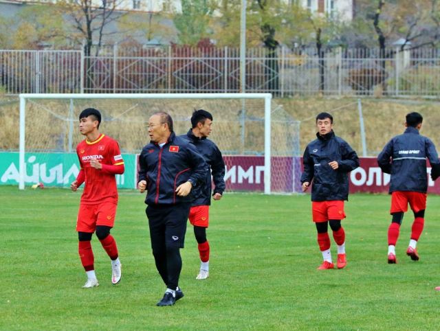 Đội tuyển U23 Việt Nam vượt thời tiết giá lạnh tại Kyrgyzstan