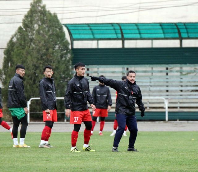 Đội tuyển U23 Việt Nam vượt thời tiết giá lạnh tại Kyrgyzstan