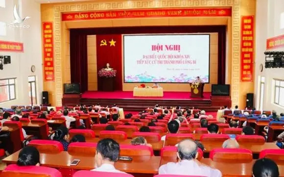 Đồng chí Phạm Minh Chính tiếp xúc cử tri tại Quảng Ninh