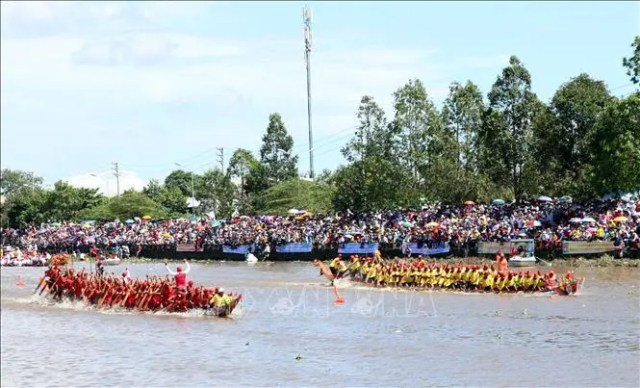 Đua ghe Ngo - nét văn hóa đặc sắc của đồng bào Khmer Nam Bộ