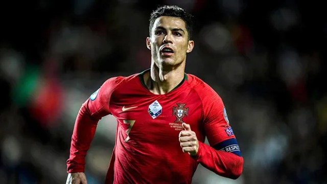 EURO 2020 hoãn sang 2021: Người được lợi, kẻ khóc than