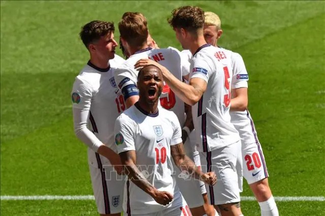 EURO 2020: Raheem Sterling phản pháo lời chỉ trích nhằm vào Tam Sư