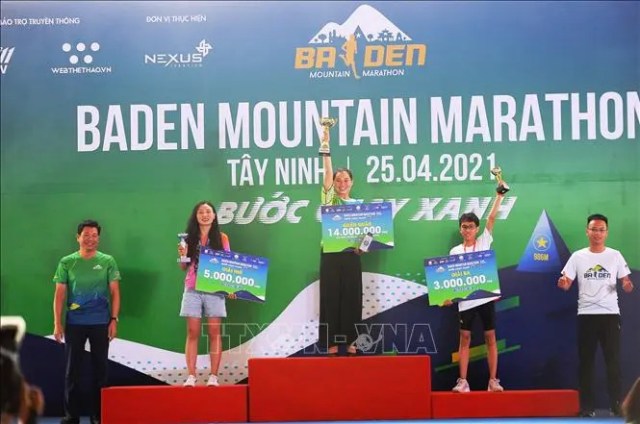 Giải chạy BaDen Mountain Marathon 2021 truyền cảm hứng du lịch 'xanh'