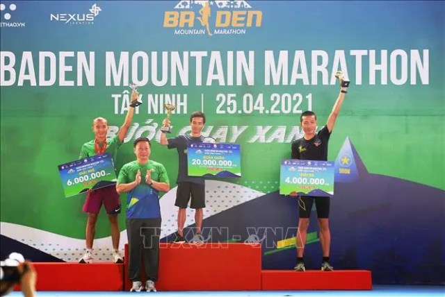 Giải chạy BaDen Mountain Marathon 2021 truyền cảm hứng du lịch 'xanh'