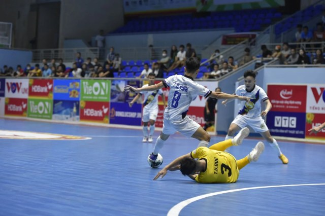 Giải Futsal vô địch quốc gia 2021: Bất ngờ ngay sau tiếng còi khai cuộc