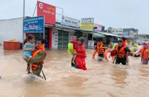 Góc luận đàm: Ca sỹ Thủy Tiên, atinfan và chuyện dính líu đến chính trị!