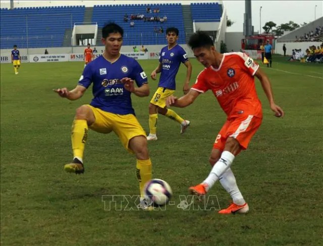 Hà Nội 'phơi áo' trên sân của SHB Đà Nẵng