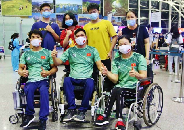 Hình ảnh đoàn thể thao người khuyết tật Việt Nam lên đường tham dự Paralympic Tokyo 2020