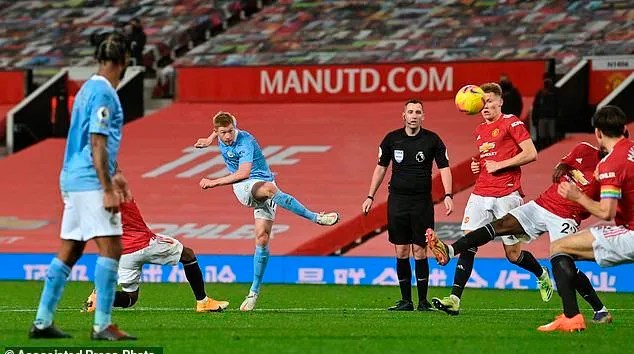 Hòa Man City, với Man United đã là trận tuyệt nhất?