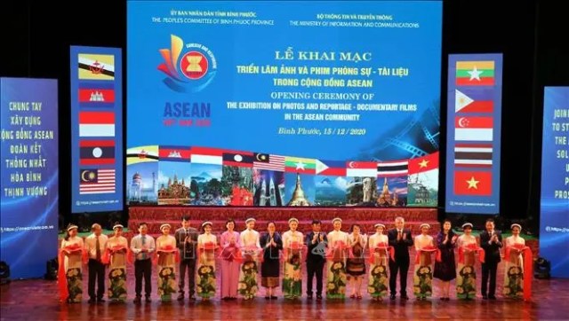 Khai mạc triển lãm ảnh và phim phóng sự tài liệu về Cộng đồng ASEAN