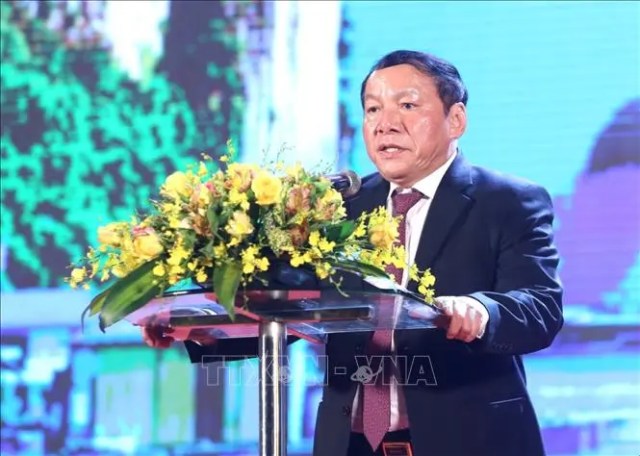 Khai mạc Triển lãm 'Du lịch qua các miền di sản văn hóa Việt Nam năm 2020'