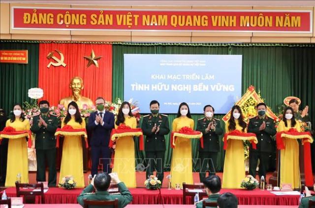 Khai mạc triển lãm 'Tình hữu nghị bền vững' về quan hệ Việt Nam - Liên bang Nga 