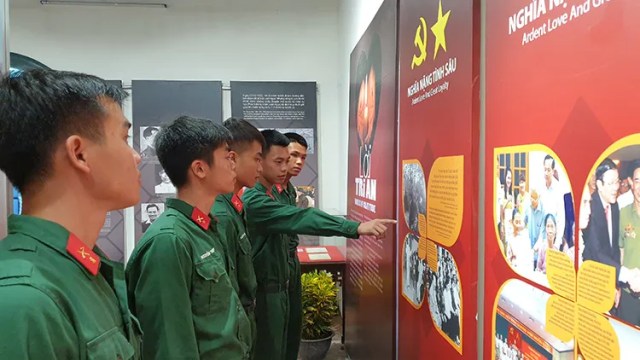 Khai mạc trưng bày lưu động ‘Lời tri ân’