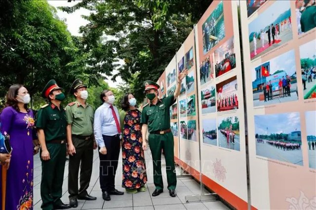 Lăng Chủ tịch Hồ Chí Minh - Đài hoa vĩnh cửu