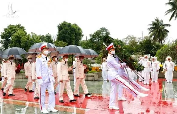 Lãnh đạo Đảng, Nhà nước thành kính tưởng nhớ Chủ tịch Hồ Chí Minh