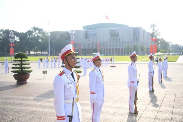 Lãnh đạo Đảng, Nhà nước vào Lăng viếng Chủ tịch Hồ Chí Minh