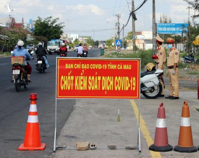 Lãnh đạo lựa chọn sinh mệnh chính trị hay “tính mạng” của người dân?