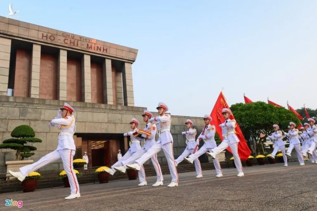 Lễ thượng cờ mừng Quốc khánh ở Lăng Chủ tịch Hồ Chí Minh