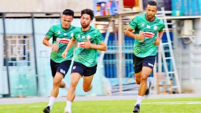 Lee Nguyễn và ngoại binh rời V-League