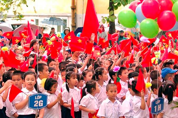 Linh mục Nguyễn Đức Nhân ép học sinh là giáo dân không được dự lễ khai giảng - chuyện lạ diễn ra tại Anh Sơn, Nghệ An